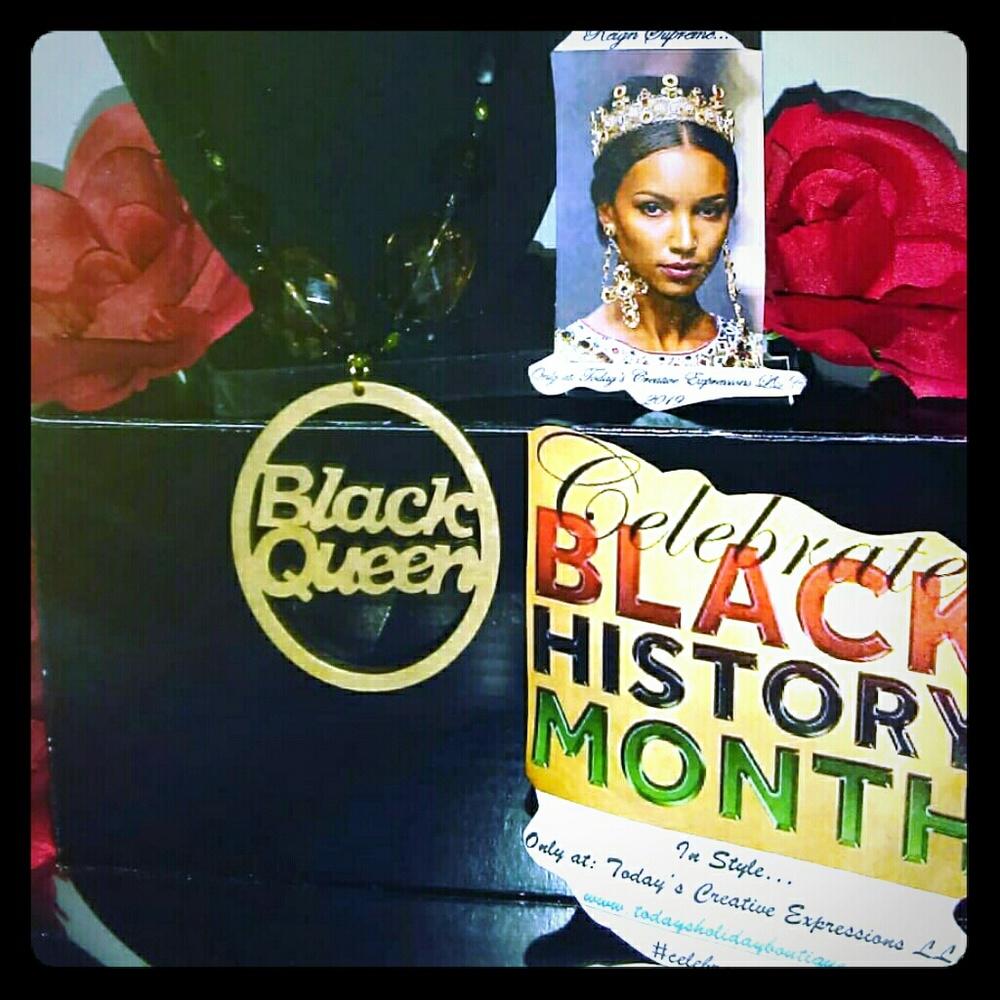 The Black Queen Necklace!